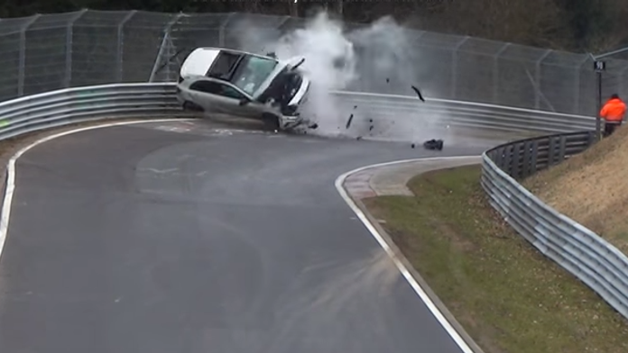 Hrozivá nehoda sa zaobišla bez straty na životoch. 