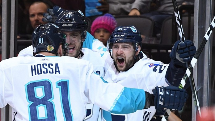 Hráči Tímu Európy sa radujú z gólu