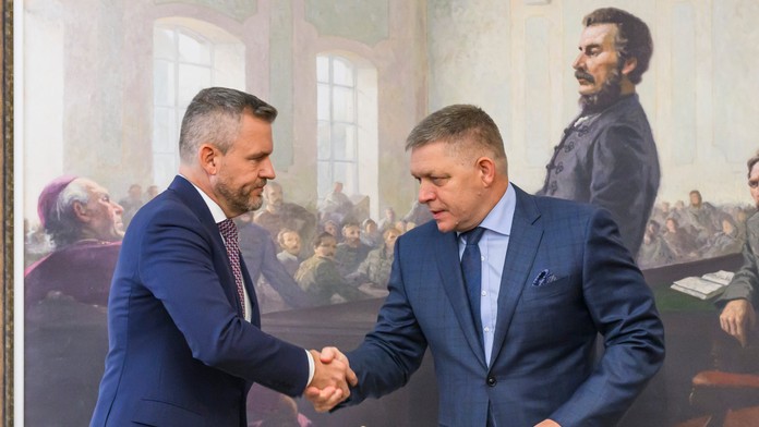 Na snímke zľava predseda HLAS-SD Peter Pellegrini a predseda SMER-SD Robert Fico