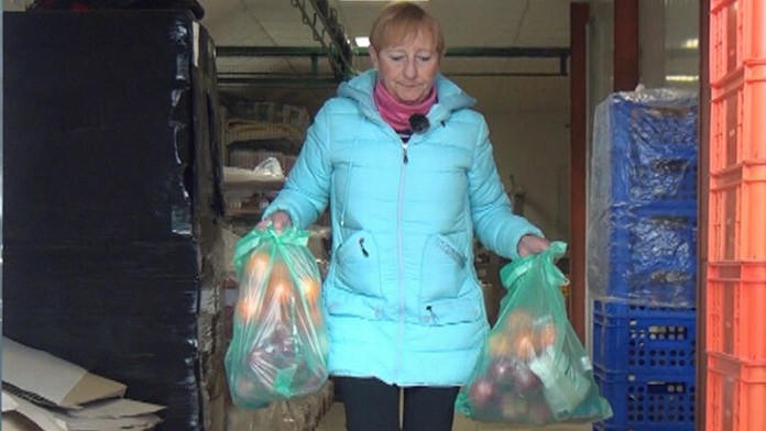 Katka s dobrovoľníkmi pomáha ľudom pred Veľkou nocou