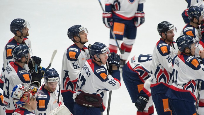 Slovenskí hráči po prehratom stretnutí