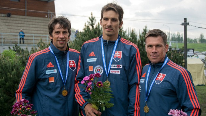 Majstri Európy v hliadkach  3xC1 - (sprava) Michal Martikán, Matej Beňuš, Alexander Slafkovský.