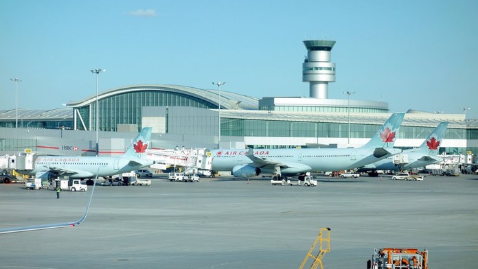 Lietadlá na letisku v Toronte.