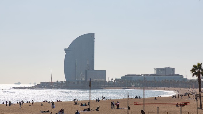 Obľúbená dovolenková destinácia vydala zásadné rozhodnutie: Povolila ženám kúpať sa hore bez