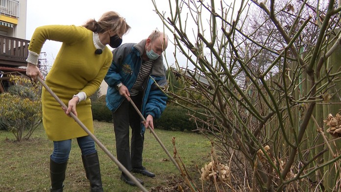 Reportérka magazínu Reflex Denisa Czibulka a profesor Pavol Jarčuška.