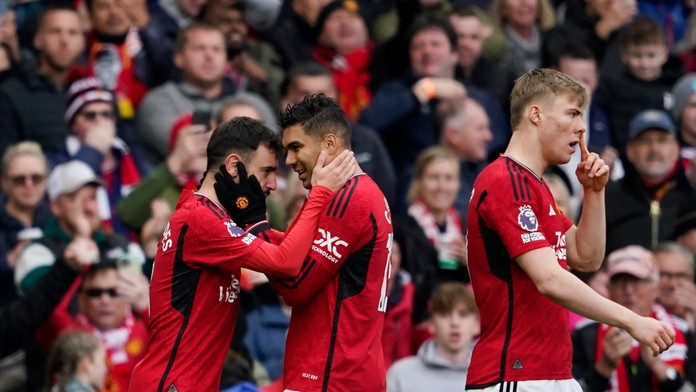 Zamotaná hra o trón. United vzal dôležité body Liverpoolu aj gólom z polovice z ihriska