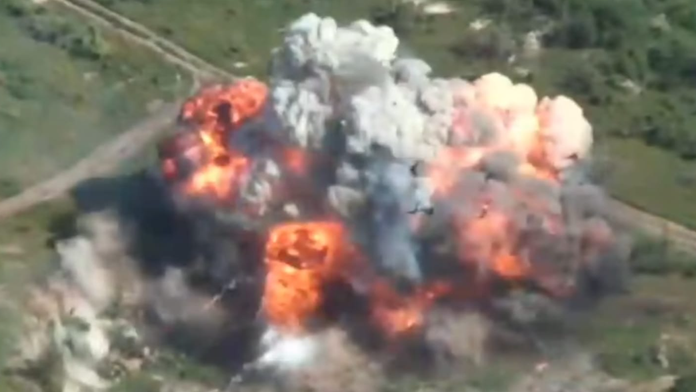 VIDEO: Ukrajinci sa pochválili ďalšou úspešnou explóziou. Rusom doslova rozmlátili húfnicu