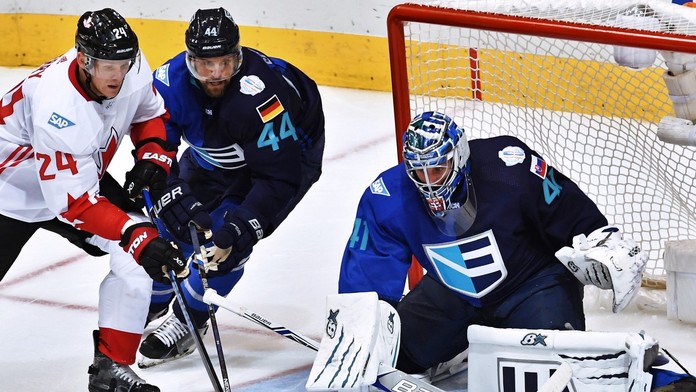 Na snímke slovenský brankár Jaroslav Halák (Tím Európy) počas finále Svetového pohára v hokeji v roku 2016 proti Kanade