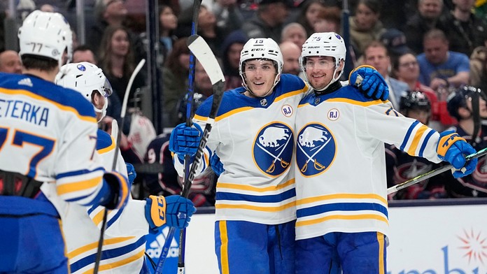 VIDEO: Nekonečná séria je na konci. Obranca Buffala strelil prvý gól po 71 zápasoch