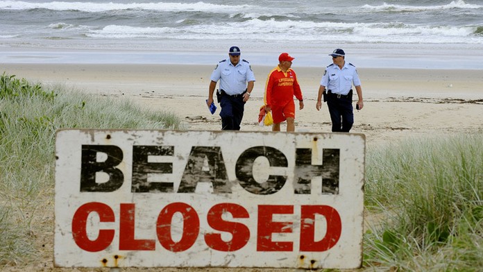 Mladíka napadol žralok, uzatvorili pláže.