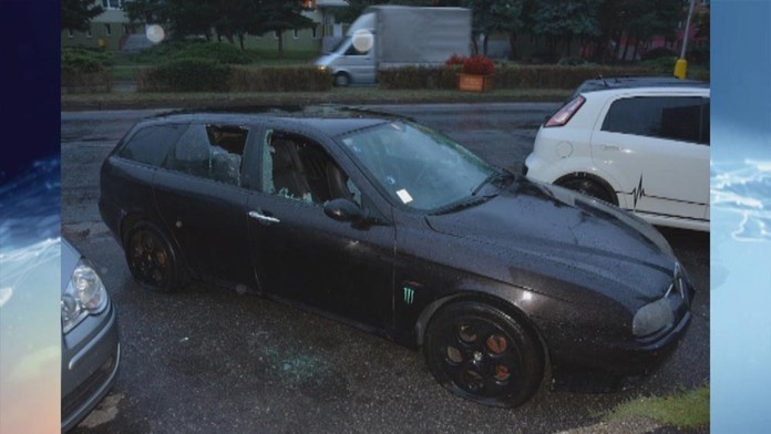 Auto mu rozmlátili krompáčom