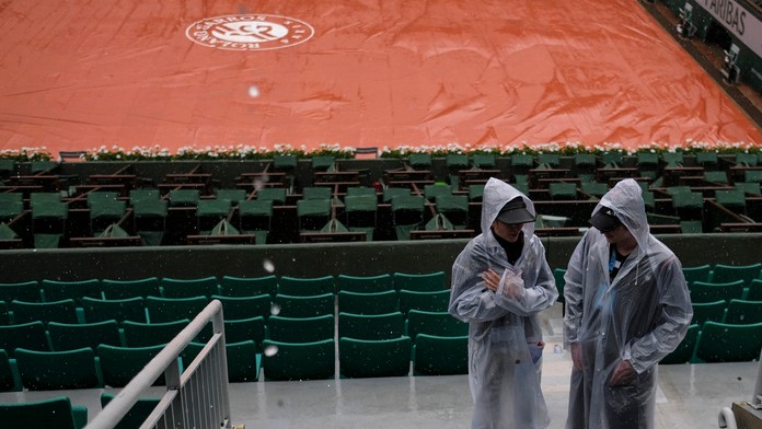 Sobotňajšie súboje prerušil na pár hodín dážď.