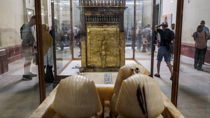 FOTO: Chcel ho iba posunúť. Zvedavý chlapec rozbil v múzeu v Haife 3500 rokov starý džbán