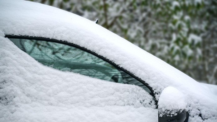 Chyby, ktoré v zime robia mnohí vodiči. Vďaka týmto trikom viete mesačne ušetriť desiatky eur