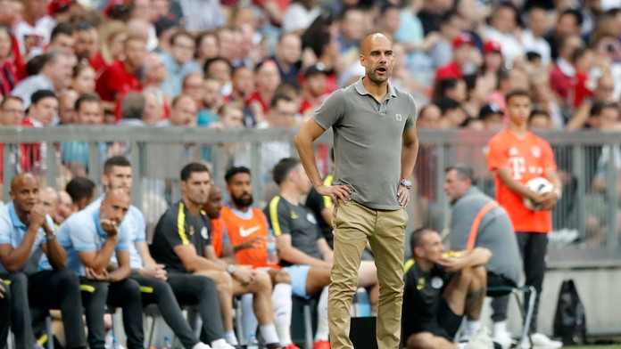 Tréner Manchestru City Pep Guardiola počas prípravného zápasu Bayern Mníchov - Manchester City