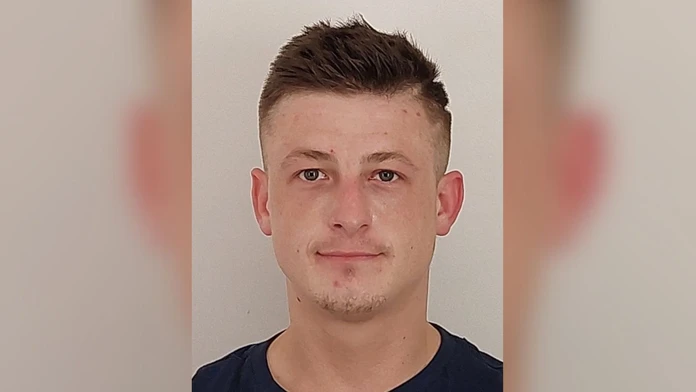 Polícia pátra po tomto mužovi.