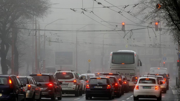V smere do Bratislavy a aj v meste sa tvoria kolóny. Zdržania hlásia na viacerých úsekoch