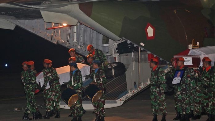 Vojenské lietadlo havarovalo na ostrove Sumatra.O život prišlo 141 ľudí.