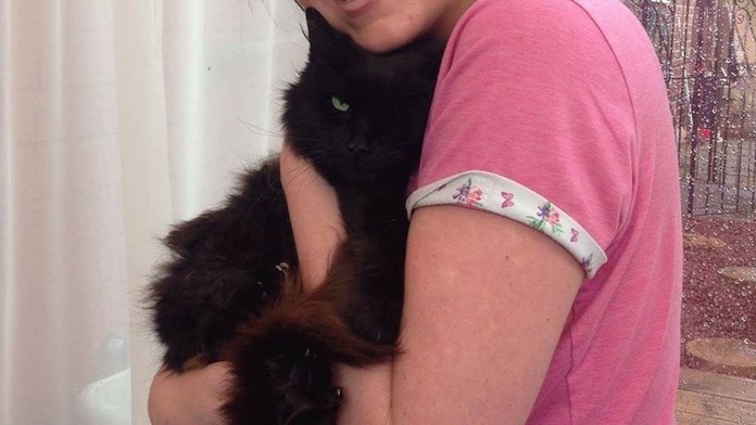 Terrie so svojou milovanou mačkou Chloe.