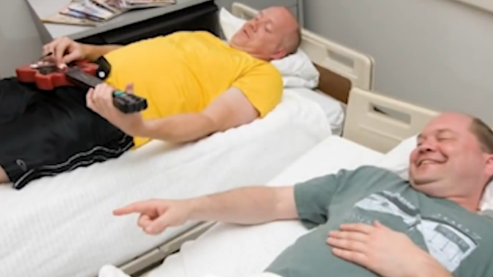 Vesmírny výskum - ležanie v posteli.