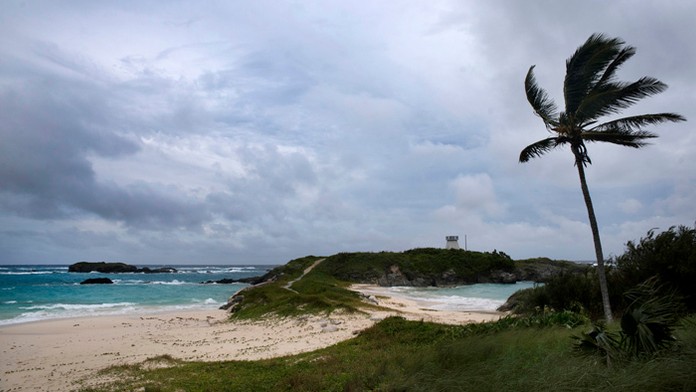 Na Bermudy smeruje silný hurikán štvrtej kategórie Nicole.