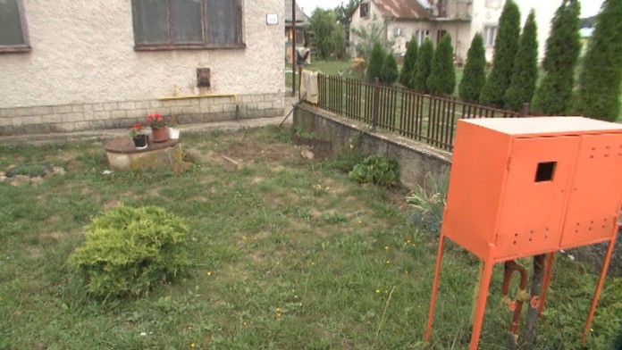 V predzáhradke rodinného domu v obci Soľ našli zakopaného mŕtveho novorodenca.