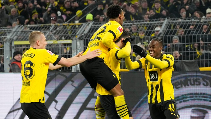 Štadión tlieskal v stoji: Dortmund ovládol 7-gólovú drámu a Haller sa vrátil. Tri body bral aj Leverkusen