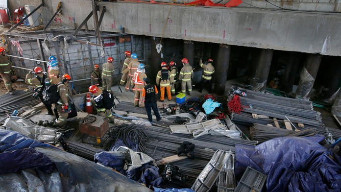 Štyria ľudia zahynuli a 10 ďalších sa zranilo pri výbuchu na mieste výstavby podzemnej železnice neďaleko Soulu.
