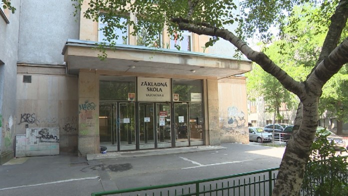 Jeden zo stíhaných v rukách polície.