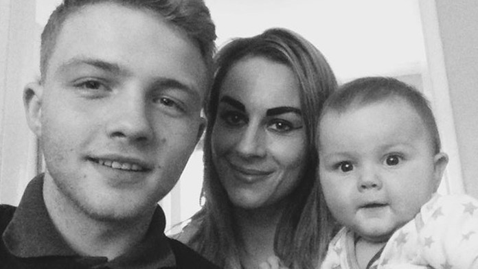 Tridsiatnička si našla priateľa na Facebooku. Má 16 a už majú syna