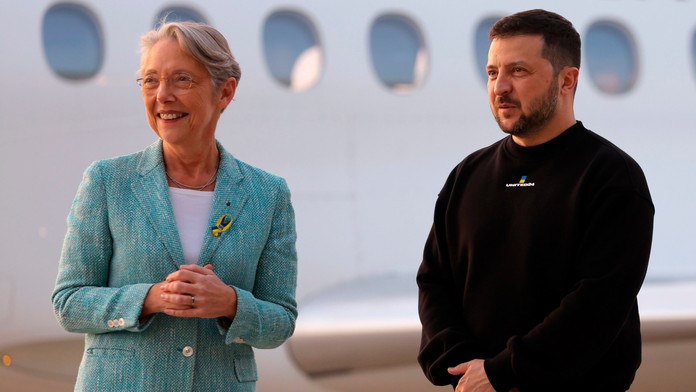 Zelenskyj pricestoval z Nemecka do Francúzska. Rokovať bude o ďalšej pomoci