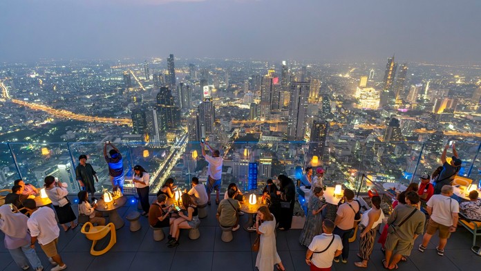 VIDEO: Bangkok má novú atrakciu pre odvážnych. Bez vyšetrenia srdca vás na ňu nepustia