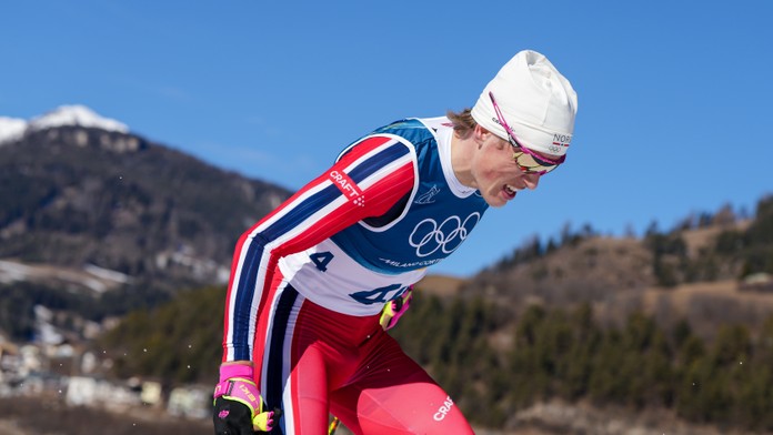 Johannes Kläbo sa definitívne stal nesmrteľným. Nórsky bežec na lyžiach vyrovnal rekord krajanov