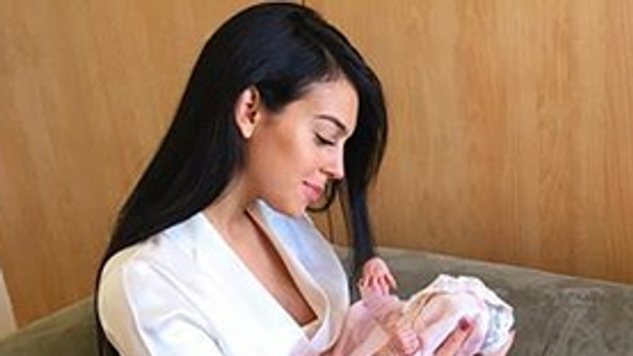 Dánsky futbalista Christian Eriksen sa raduje po strelení hetriku do siete Severného Írska.