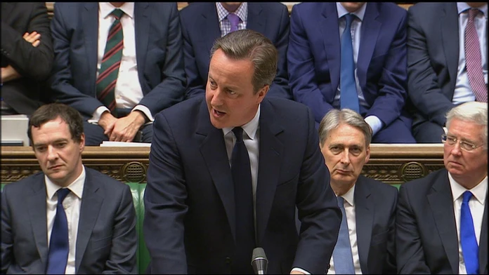 Na snímke z videa britský premiér David Cameron