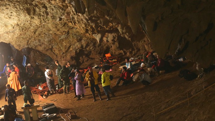 Pátranie po thajských futbalistoch v jaskyni
