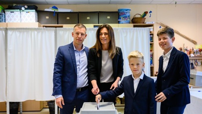 Rozkolu s Fideszom predchádzal krach búrlivého manželstva. Vzťah Magyara s Vargovou pripomínal film Vojna Roseovcov