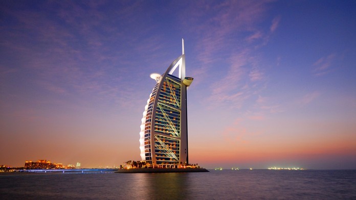 Na jeho heliporte si zahral Federer, zdobia ho zlato, kryštály a vzácny mramor. Jeden z najslávnejších hotelov zatvoria