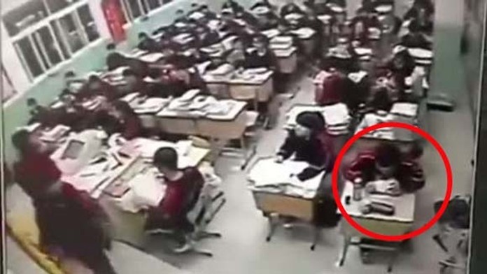 article-2584449-1C6AE48700000578-937_634x474 copy.jpg