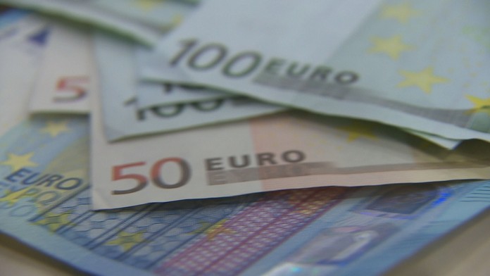 Len preto, že sú na dôchodku, dostávajú menej. Títo opatrovatelia sa možno dočkajú zmeny