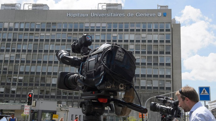 John Kerry strávil noc v hlavnej nemocnici vo švajčiarskej Ženeve, kam ho previezli vrtuľníkom z Francúzska.