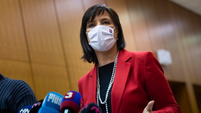 Starostka mestskej časti Bratislava - Karlova Ves Dana Čahojová.