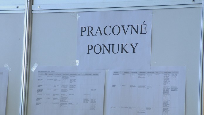 V niektorých odvetviach prišiel o prácu každý piaty človek.