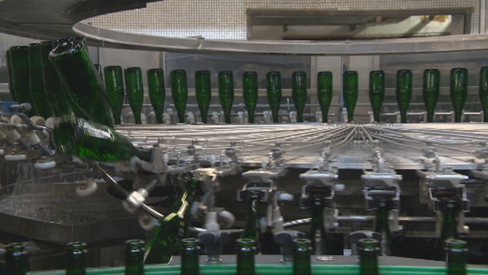 Poplatky za recykláciu skla išli hore až o 500 percent.