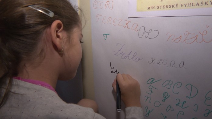 Deti namiesto učenia písali hlaholikou aj hieroglyfmi