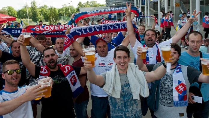 Slovenskí fanúšikovia pred zápasom skupiny A na ME futbalistov do 21 rokov Slovensko - Anglicko.