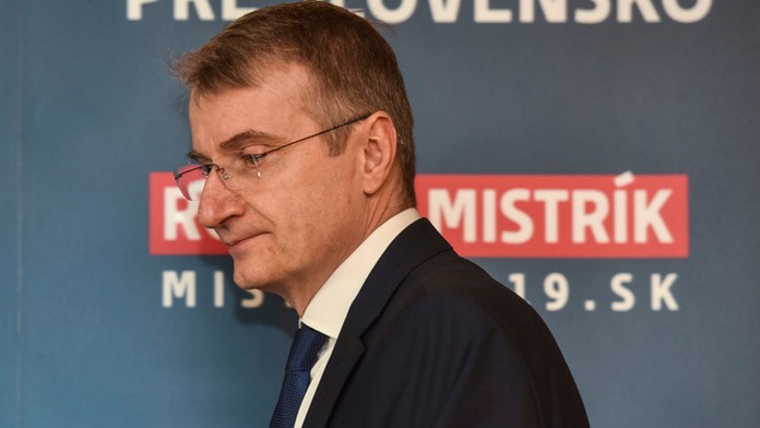 Adam má rande s Alicou. Padla aj hanblivá pusa.mp4