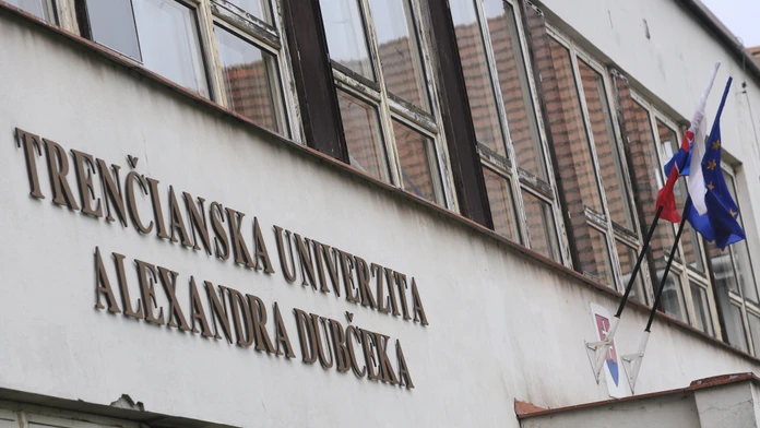 Trenčianska univerzita Alexandra Dubčeka výučbu nepreruší, zostáva však v štrajkovej pohotovosti