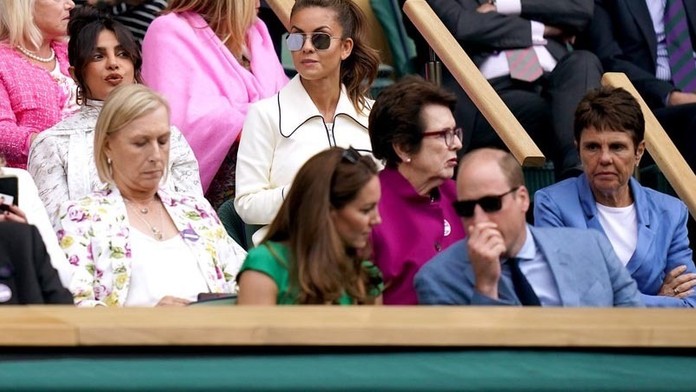 Dusno na kurte aj v hľadisku.