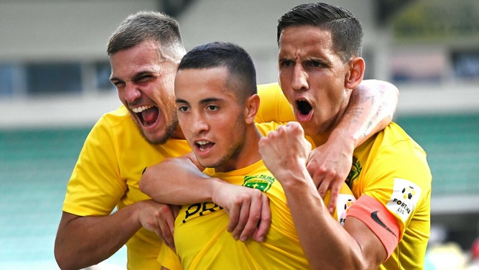 Matúš Rusnák, Vahan Bičachčjan a Jakub Paur sa tešia po premenenej penalte.